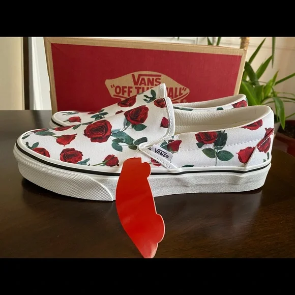 Vans Red Roses Classic Slip-On - Picture 2 of 6